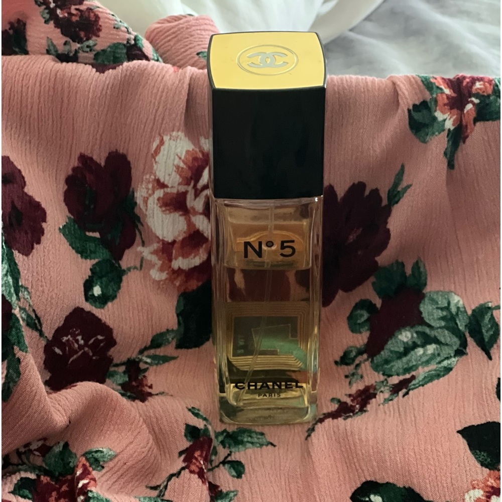 Chanel N 5 perfume